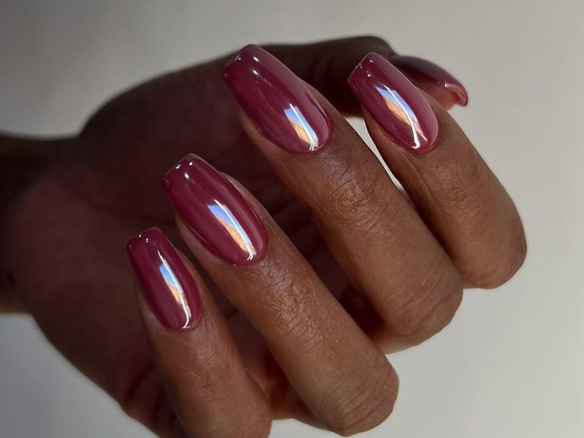 Deep Burgundy Chrome Coffin Nails Deep Burgundy Chrome Coffin Nails — Winter Chrome Nails