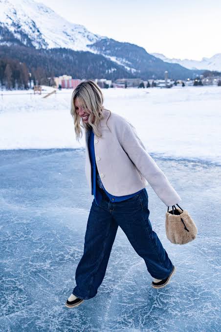 Cream Jacket and Blue Sweater with Wide-Leg Jeans for a Casual Day Out Cream Jacket and Blue Sweater with Wide-Leg Jeans for a Casual Day Out — Snow Day Outfits