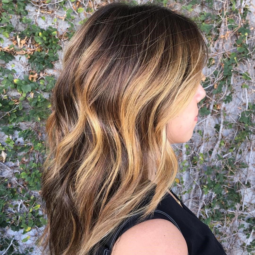 Wavy Medium Density Layered Collarbone Cut With Blonde Balayage Wavy Medium Density Layered Collarbone Cut With Blonde Balayage — Winter Balayage