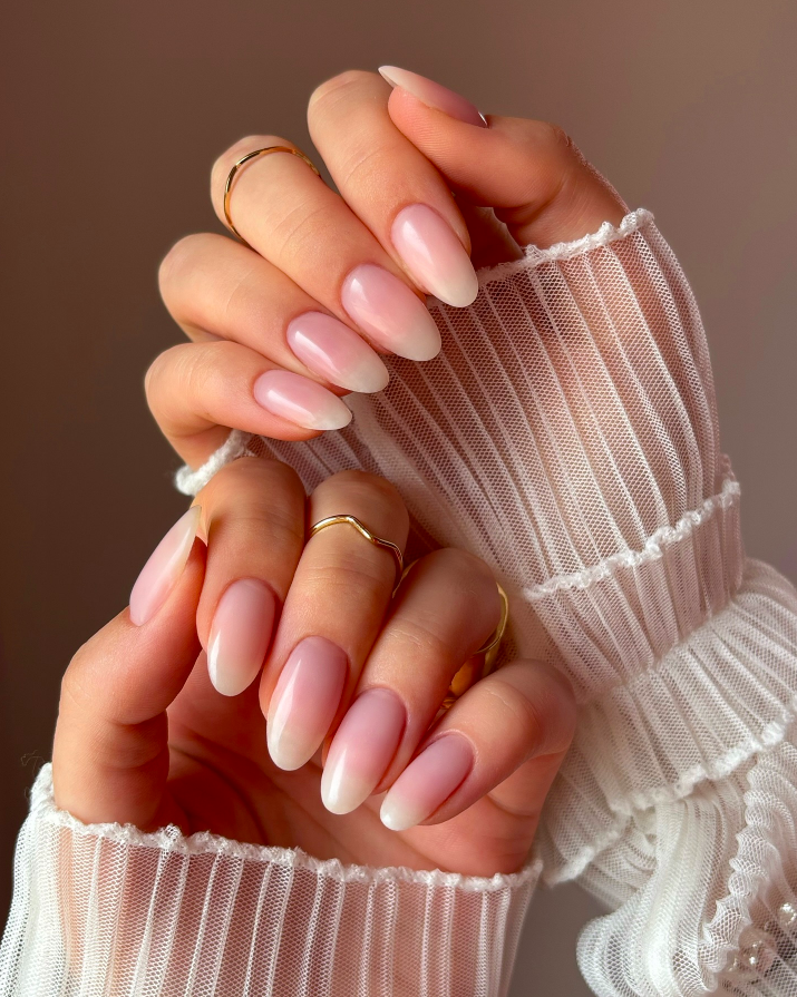 Medium Oval Pink to White Gradient Medium Oval Pink to White Gradient — Winter Oval Nails