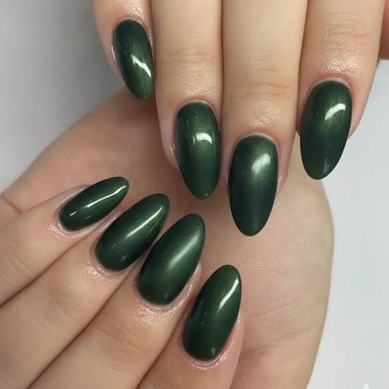 Metallic Deep Green Oval Nails Metallic Deep Green Oval Nails — Winter Green Nails