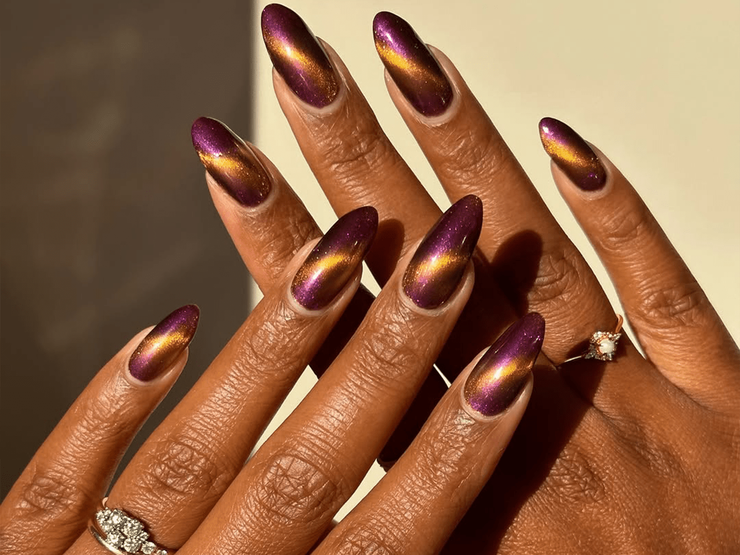 Dramatic Purple to Gold Cat-Eye Stilettos Dramatic Purple to Gold Cat-Eye Stilettos — Winter Nail Designs