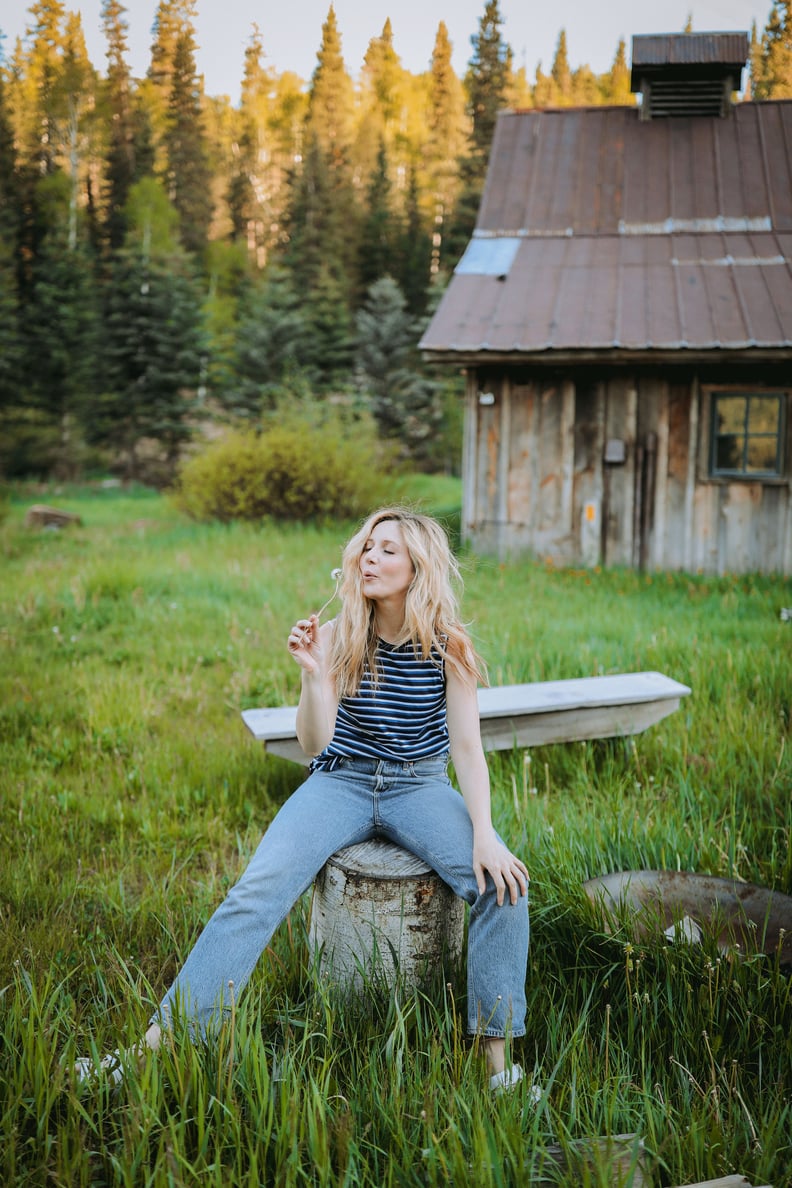 Striped Sleeveless Top and Straight-Leg Jeans for a Casual Cabin Day Striped Sleeveless Top and Straight-Leg Jeans for a Casual Cabin Day — Cabin Trip Outfits