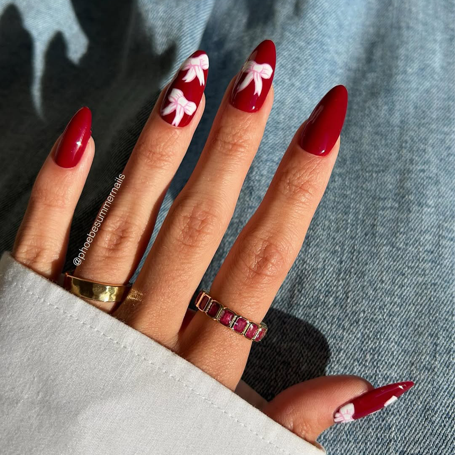 Long Stiletto Deep Red with White Bows Long Stiletto Deep Red with White Bows — Winter Red Nails