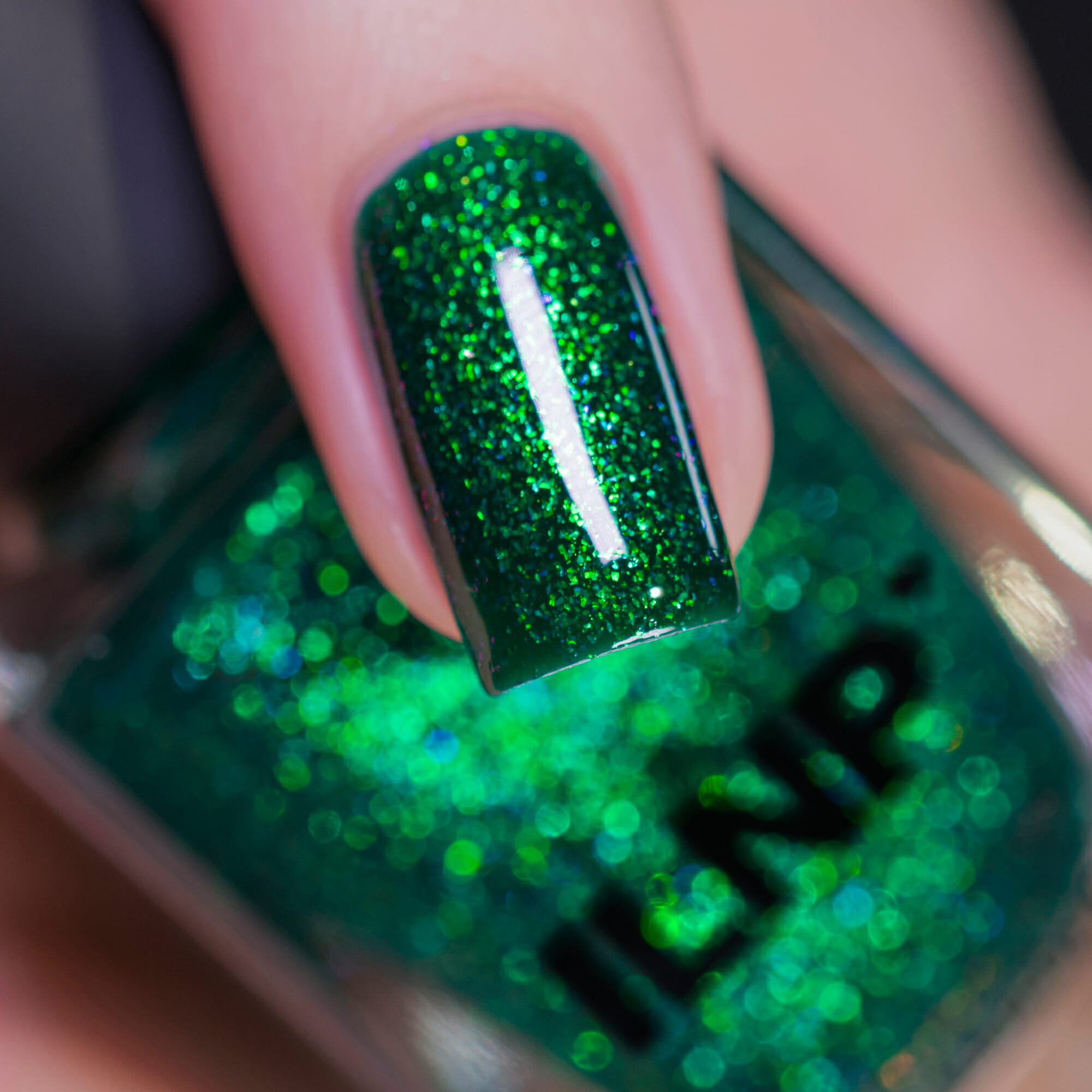 Vibrant Emerald Glitter Macro — Emerald Green Nails