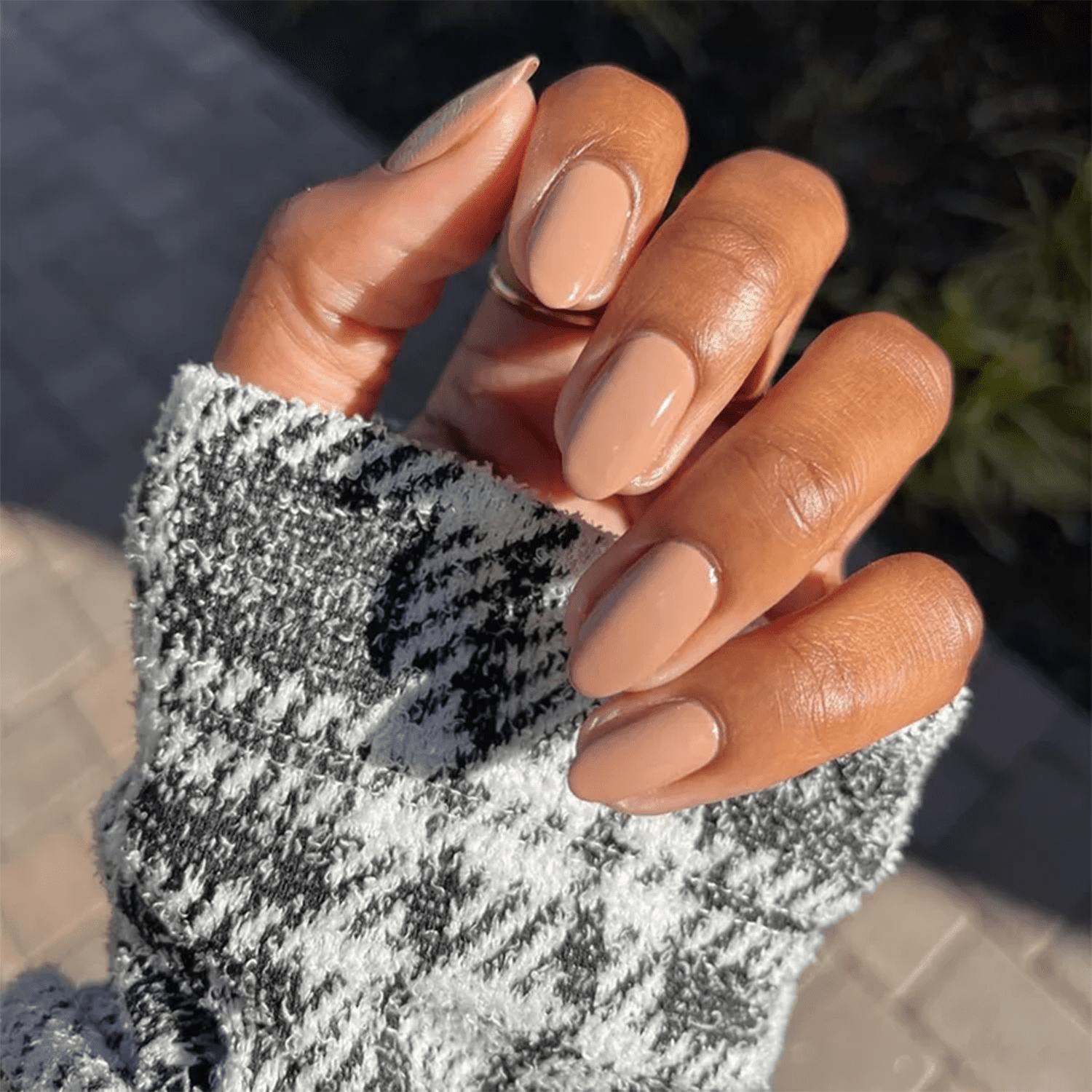 Medium Oval Warm Nude Beige Medium Oval Warm Nude Beige — Mocha Nails