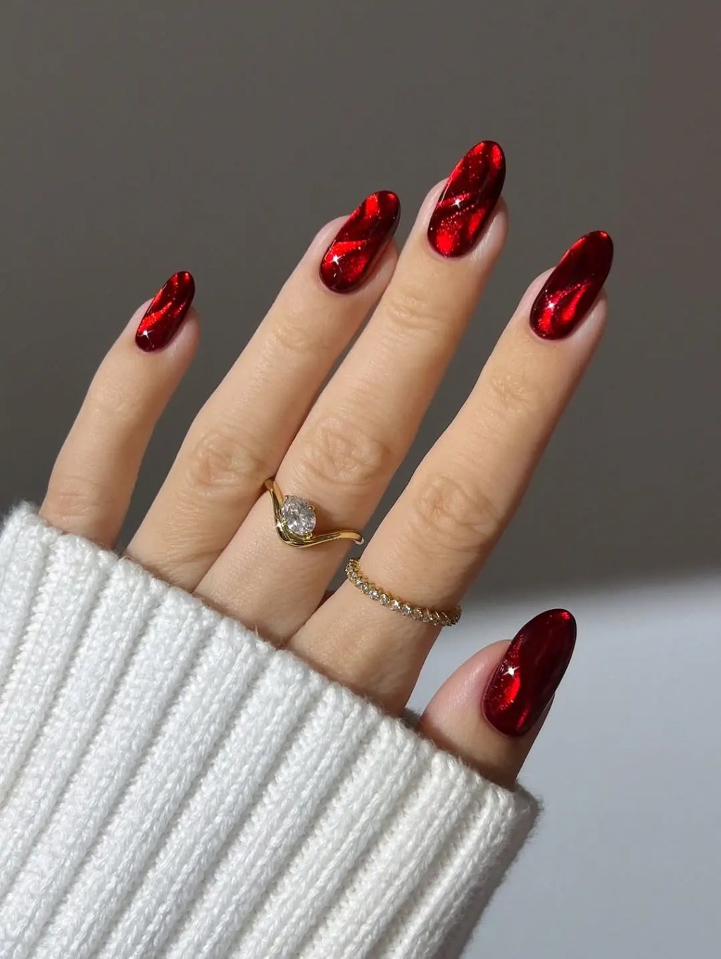 Deep Red Cat-Eye Oval Nails Deep Red Cat-Eye Oval Nails — Long Winter Nails