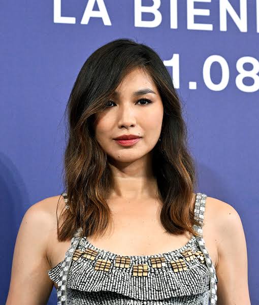Visual Idea — Styled In Loose Waves Winter Haircuts for Oval Faces