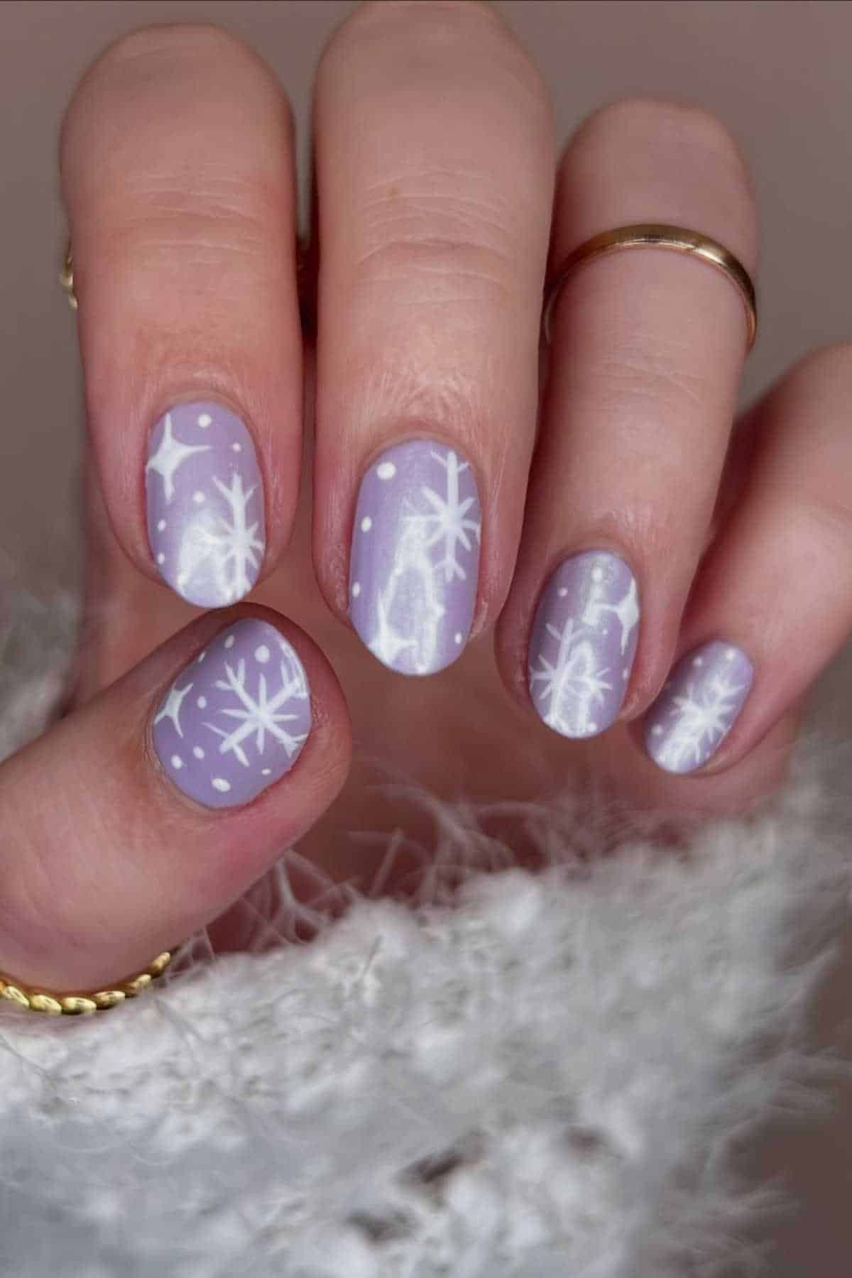Short Oval Pale Lavender Snowflake Dot Art Short Oval Pale Lavender Snowflake Dot Art — Winter Purple Nails
