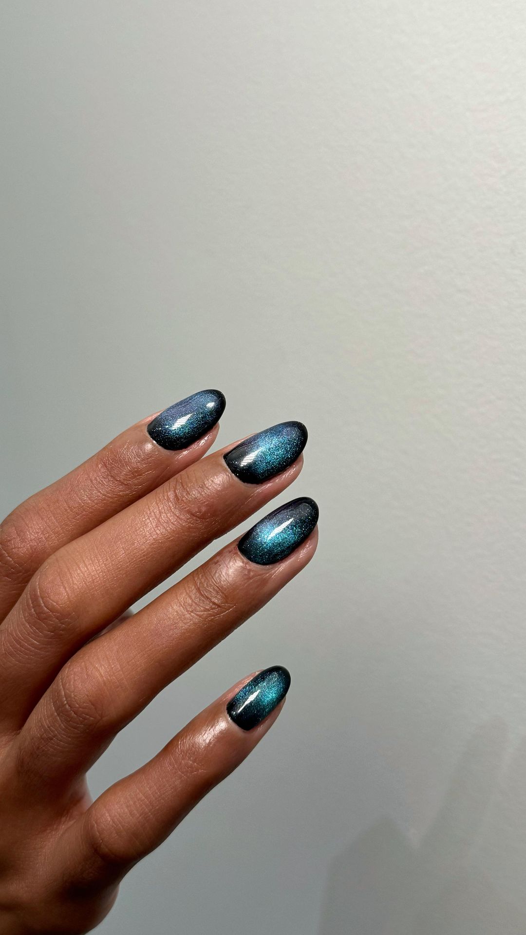 Black Base Blue Teal Cat Eye — Winter Cat Eye Nails