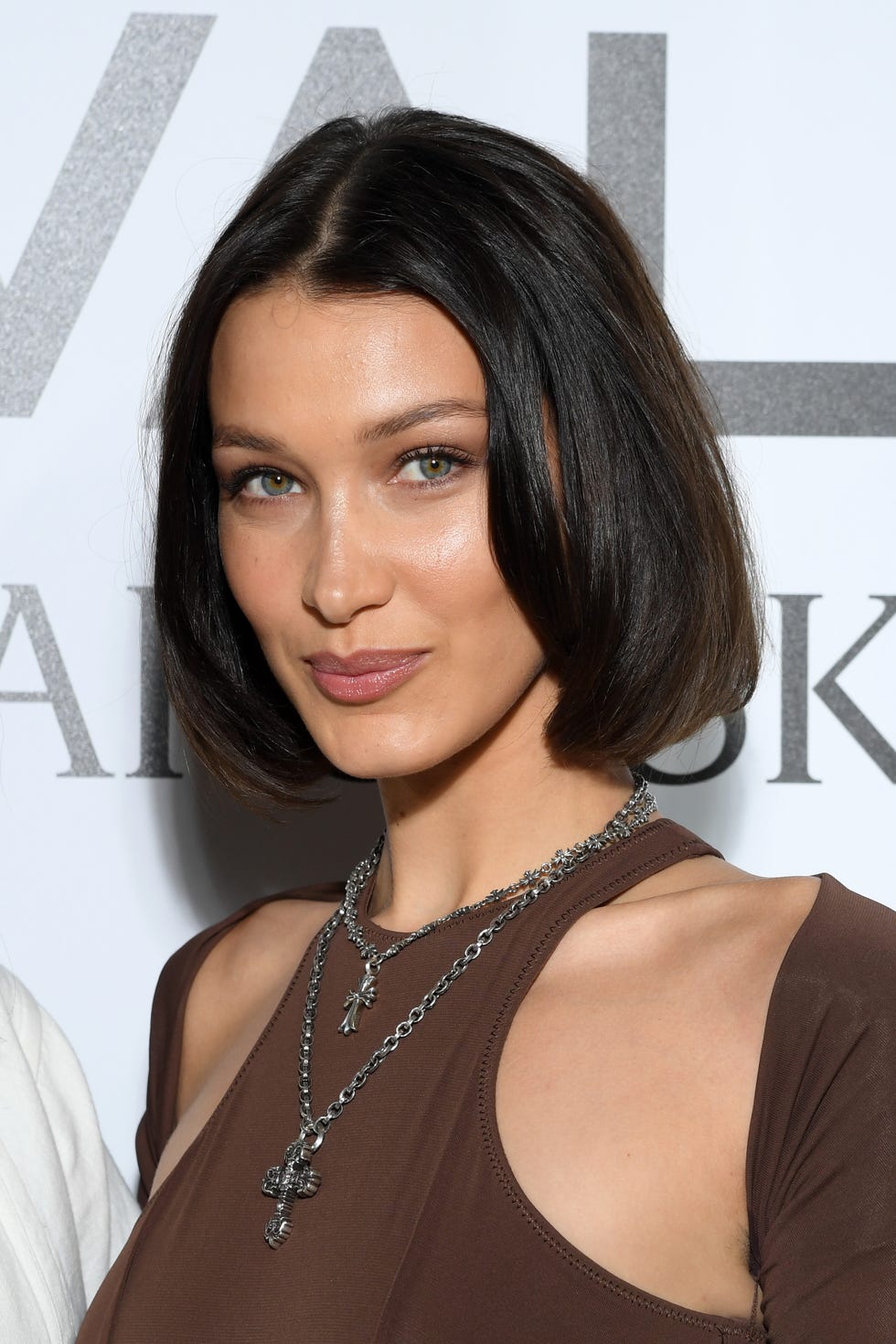 Sleek Bob With Blunt Fringe Sleek Bob With Blunt Fringe — Winter Haircuts for Heart Shaped Faces