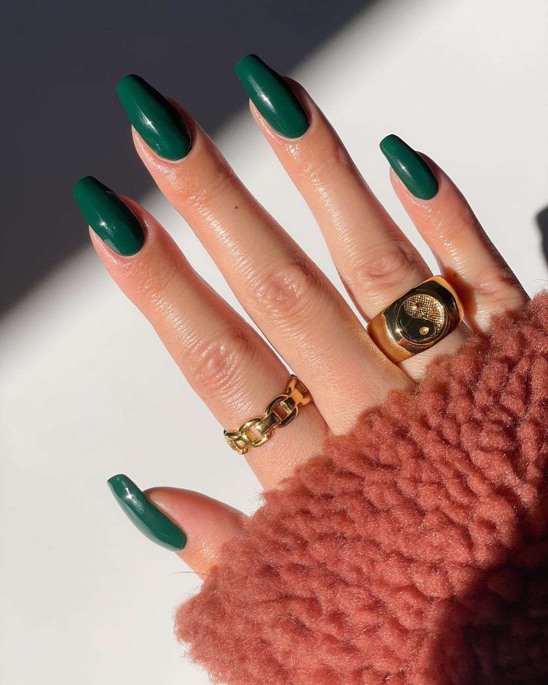 Glossy Dark Green Long Coffin Nails Glossy Dark Green Long Coffin Nails — Winter Green Nails
