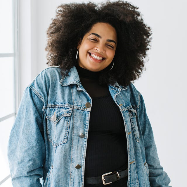 Voluminous Curly Hair at the Collarbone Voluminous Curly Hair at the Collarbone — Winter Hairstyles for Plus Size Women