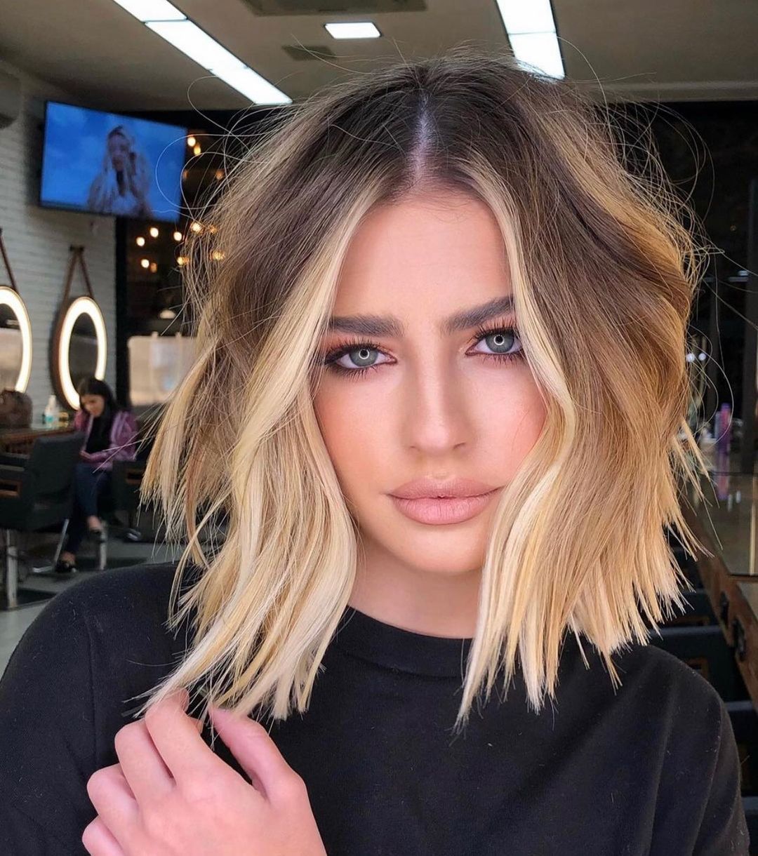 Chin-Length Blunt Bob With Face-Framing Pieces Chin-Length Blunt Bob With Face-Framing Pieces — Winter Hairstyles for Thin Hair