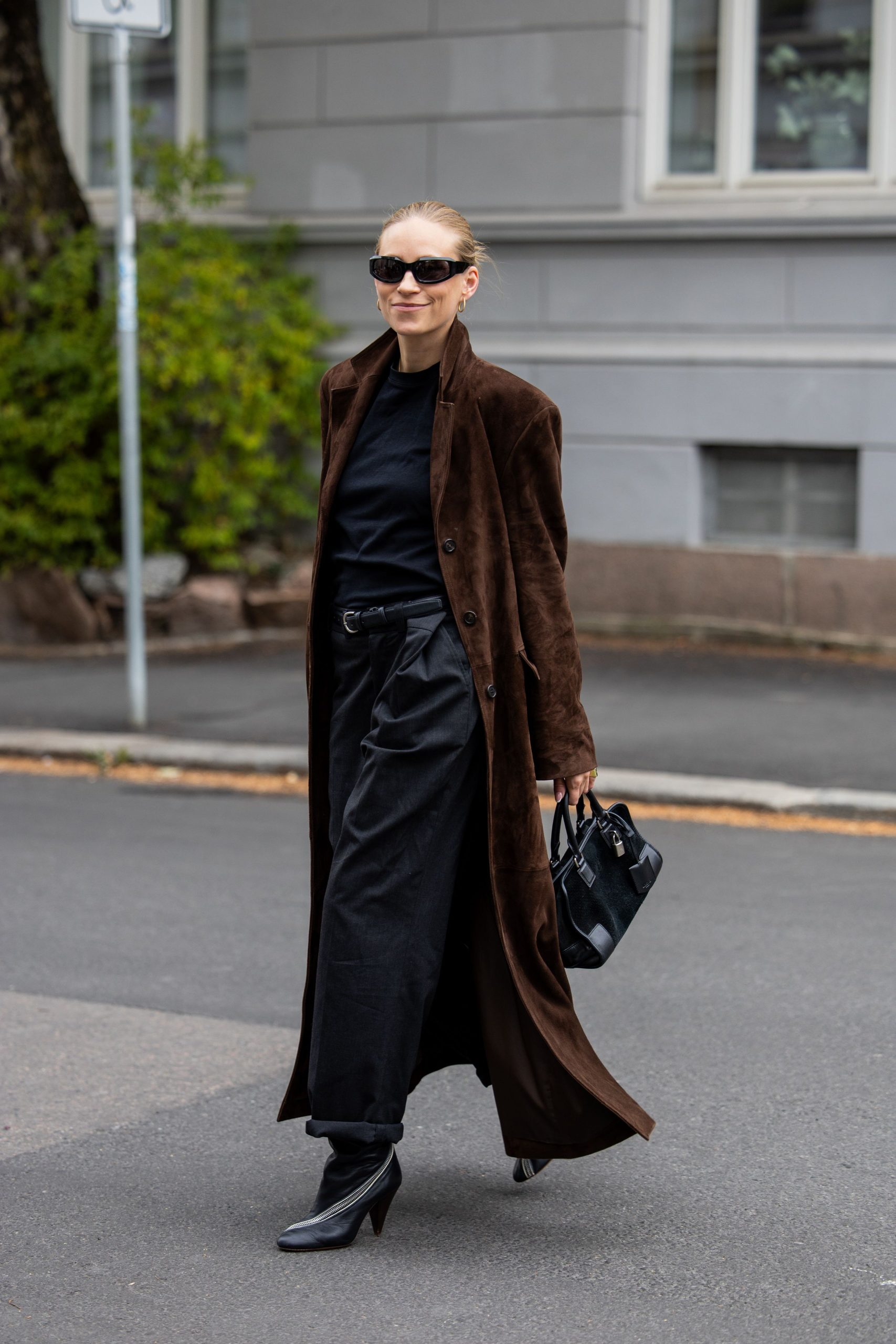 Fashion Street Style Flowing Brown Suede Coat with Wide-Leg Trousers — Brown Coat Outfits