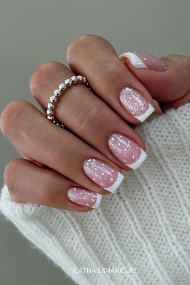 White Polka Dot French Tip Accent Nails White Polka Dot French Tip Accent Nails — Winter French Tip Nails