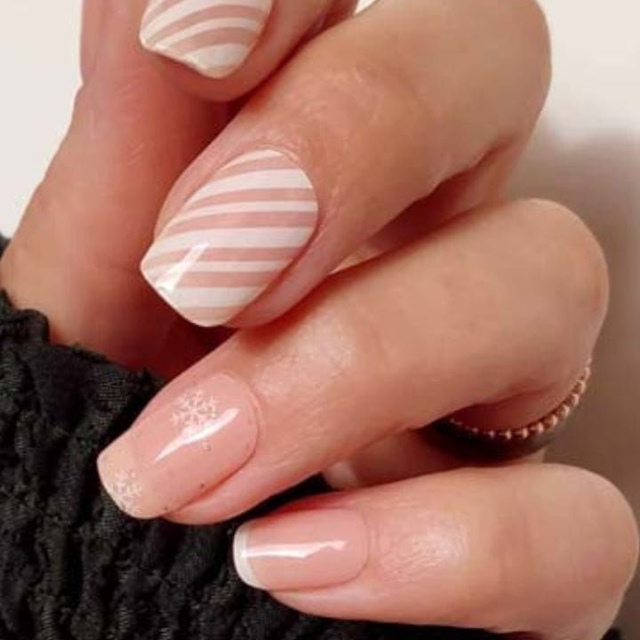 Small Snowflakes On Accent Nail Visual Idea Small Snowflakes On Accent Nail Visual Idea — Winter Gel Nails