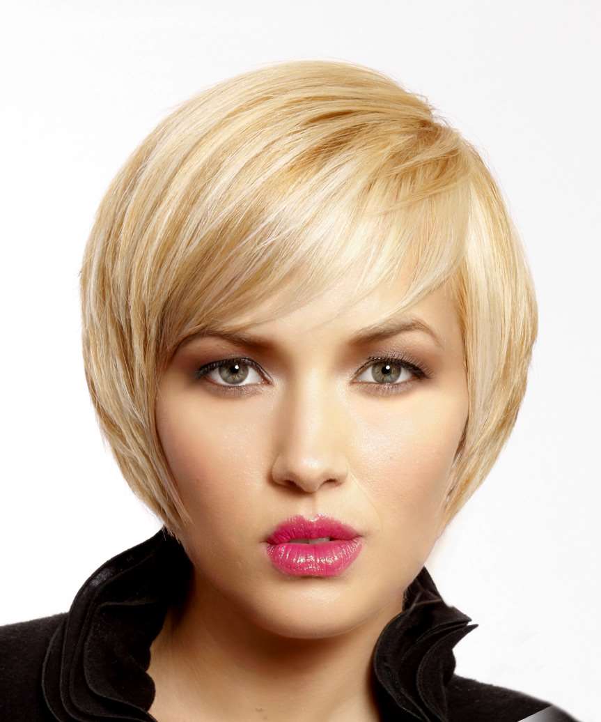 Blunt Ash Blonde Chin Bob With Fringe Blunt Ash Blonde Chin Bob With Fringe — Short Winter Haircuts
