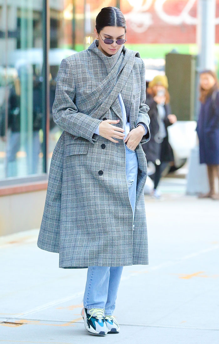Oversized Plaid Statement Coat for City Wear December Outfits