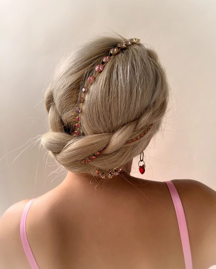 Platinum Blonde Visual Idea Platinum Blonde Visual Idea — Winter Hairstyles for School