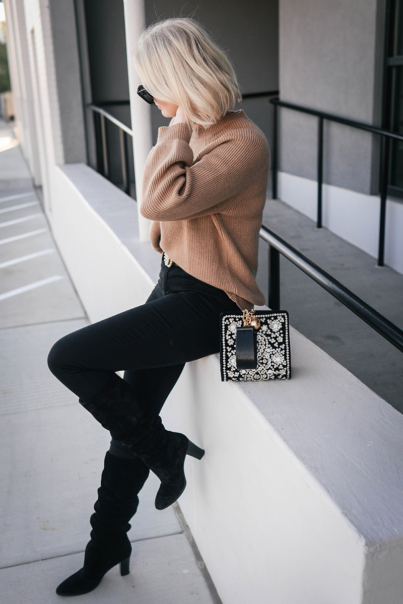 Skinny Jeans and Ribbed Sweater with Black Suede Slouchy Boots Skinny Jeans and Ribbed Sweater with Black Suede Slouchy Boots — Slouchy Boots Outfits