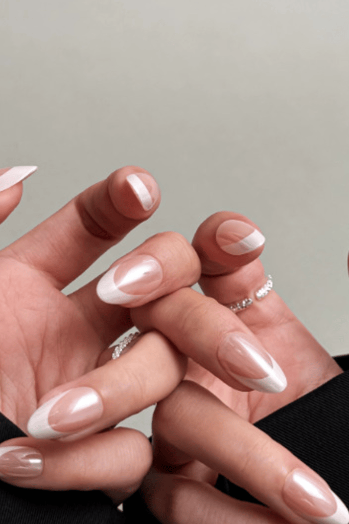 Medium Oval Neutral Beige Pearlescent Medium Oval Neutral Beige Pearlescent — Winter Oval Nails