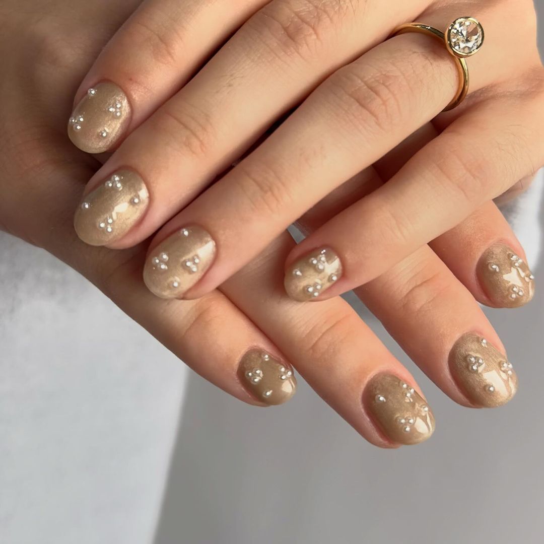 Pearl Rhinestone Light Beige Short Oval Pearl Rhinestone Light Beige Short Oval — Winter Nail Colors for Women Over 50