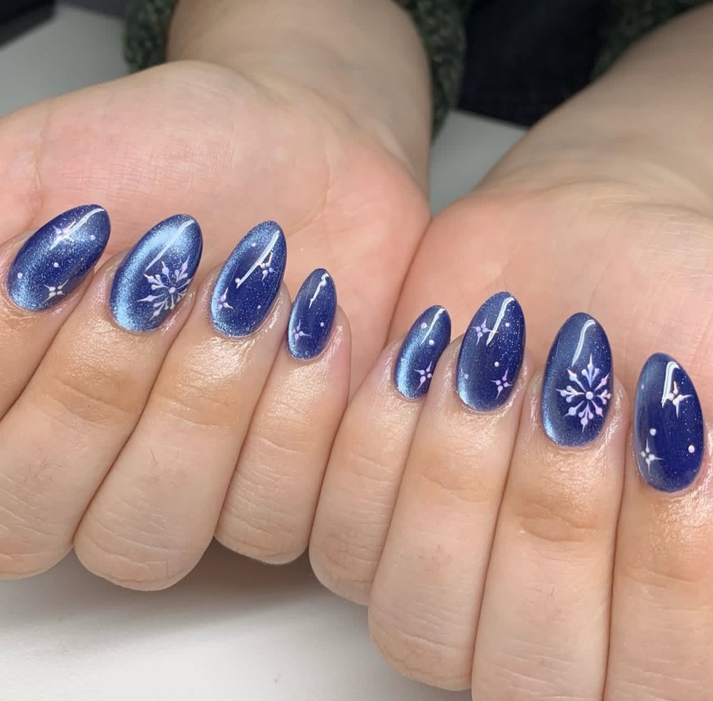 Deep Blue Snowflake Star Cat Eye — Winter Cat Eye Nails