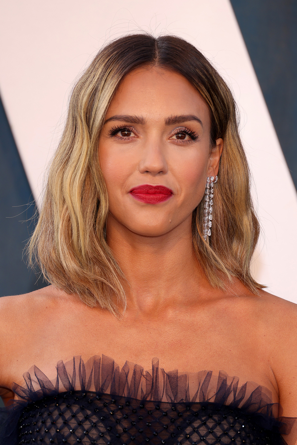 Collarbone-Length Visual Idea Collarbone-Length Visual Idea — Winter Haircuts for Oval Faces