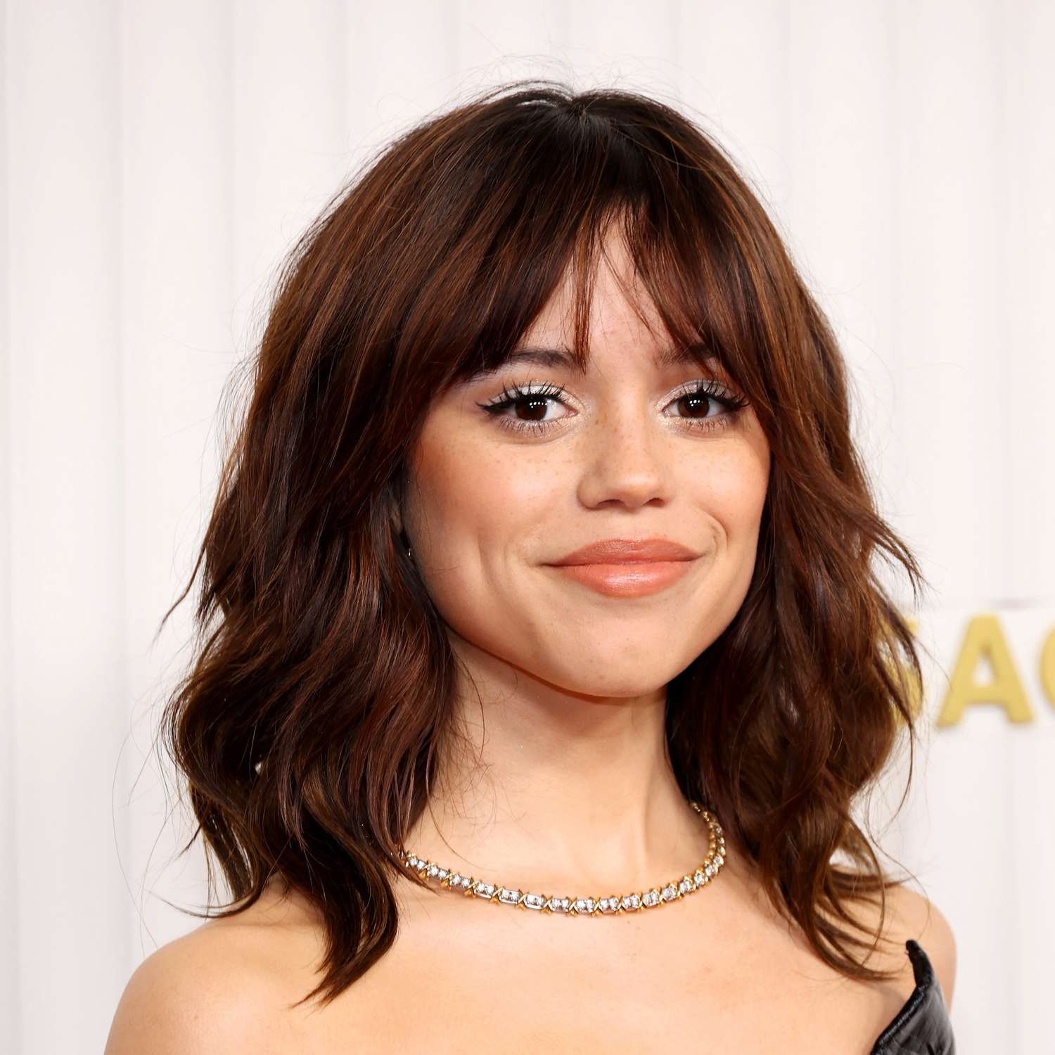 Collarbone Dark Brown Voluminous Lob — Winter Hairstyles for Round Faces