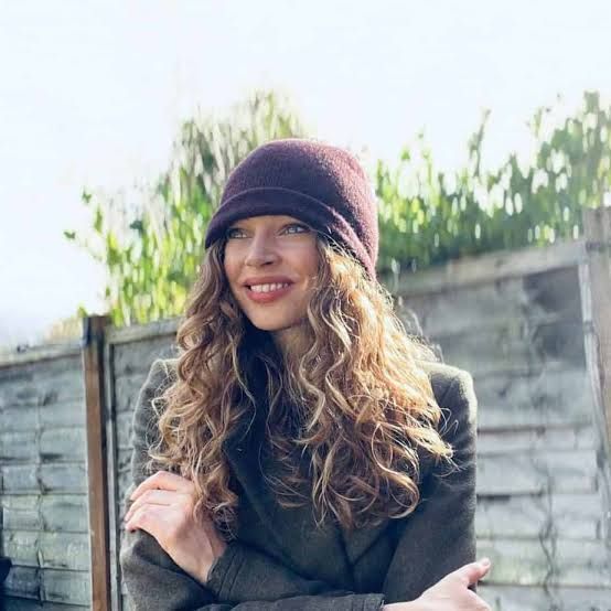Shoulder Visual Idea — Winter Haircuts for Curly Hair