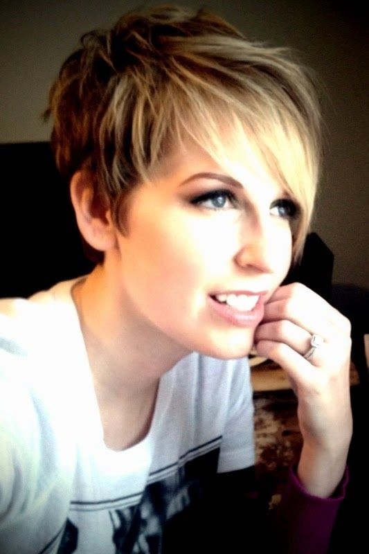 светло-русый с мелированием Visual Idea — Winter Pixie Haircuts