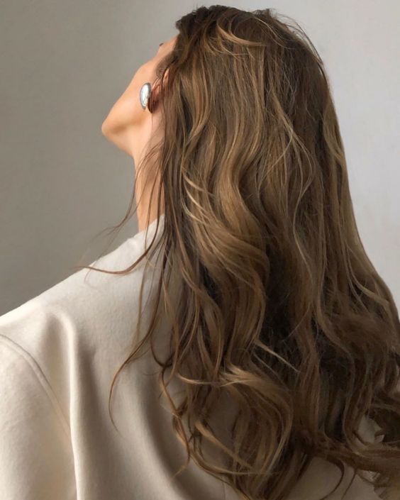 Back View Medium Crop Mid-Back Dark Blonde Blend — Reverse Balayage