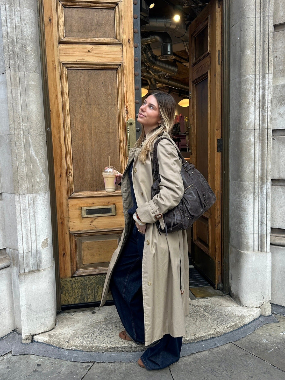 Beige Trench Coat with Denim and Flat Sandals — Brown Coat Outfits