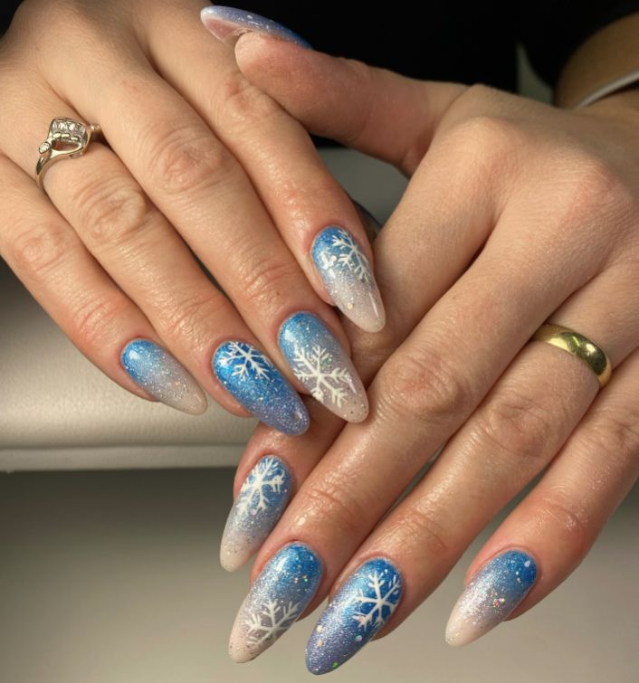 Snowflake Motif On Accent Nails Visual Idea Snowflake Motif On Accent Nails Visual Idea — Winter Ombre Nails