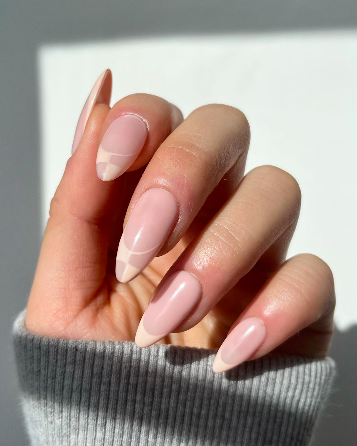 Medium Oval Sheer Pink Metallic Silver French Medium Oval Sheer Pink Metallic Silver French — Winter Oval Nails