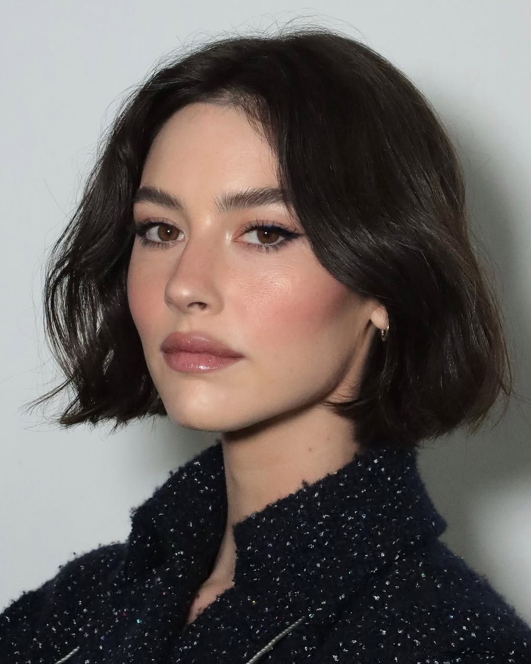 Jawline Blunt Bob With Wispy Bangs — Winter Bob Haircuts
