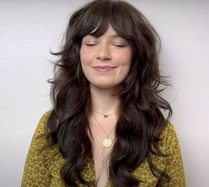 Mid-Back Visual Idea Mid-Back Visual Idea — Winter Haircuts for Round Faces