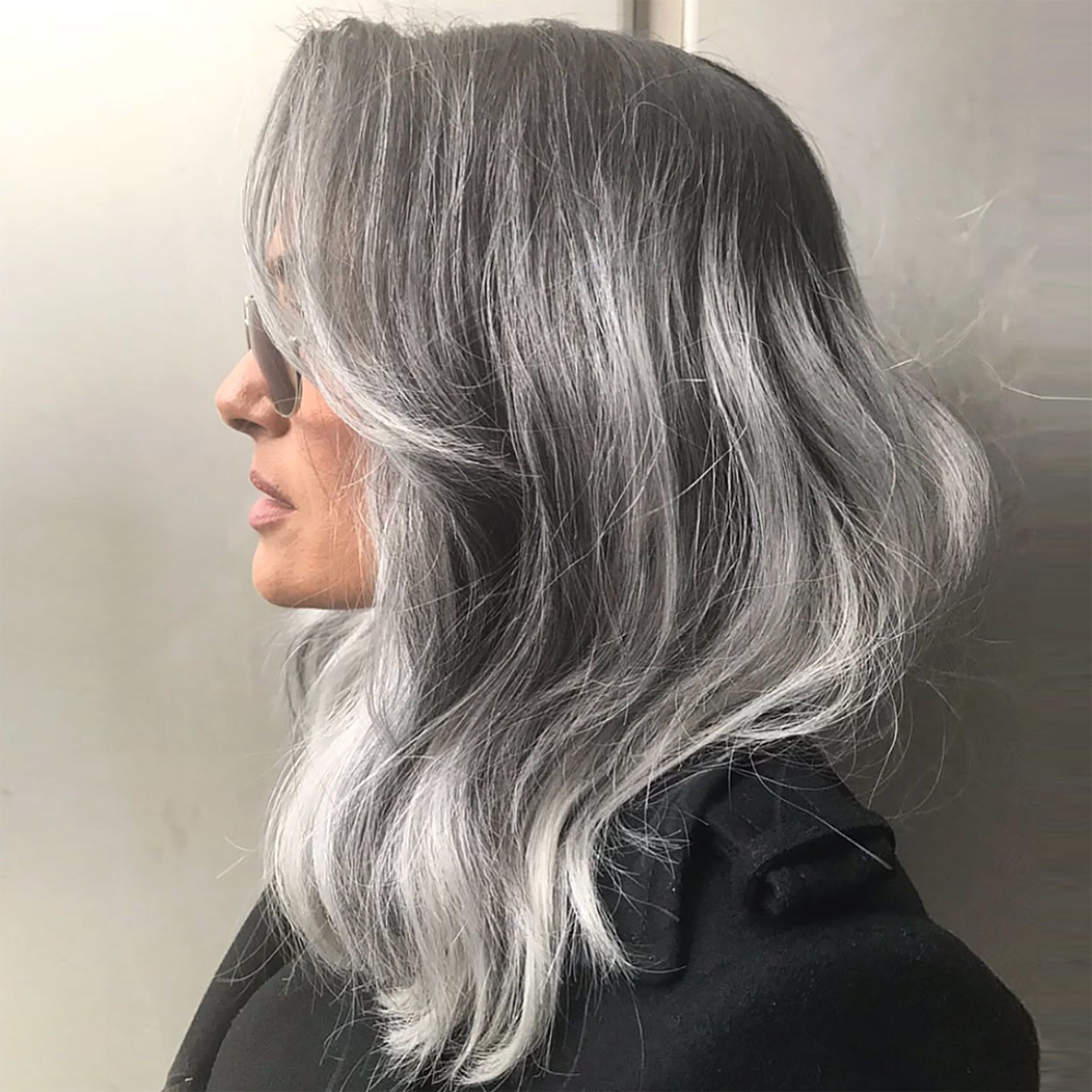 Collarbone Layers Dramatic Gray Blend — Gray Blending Highlights