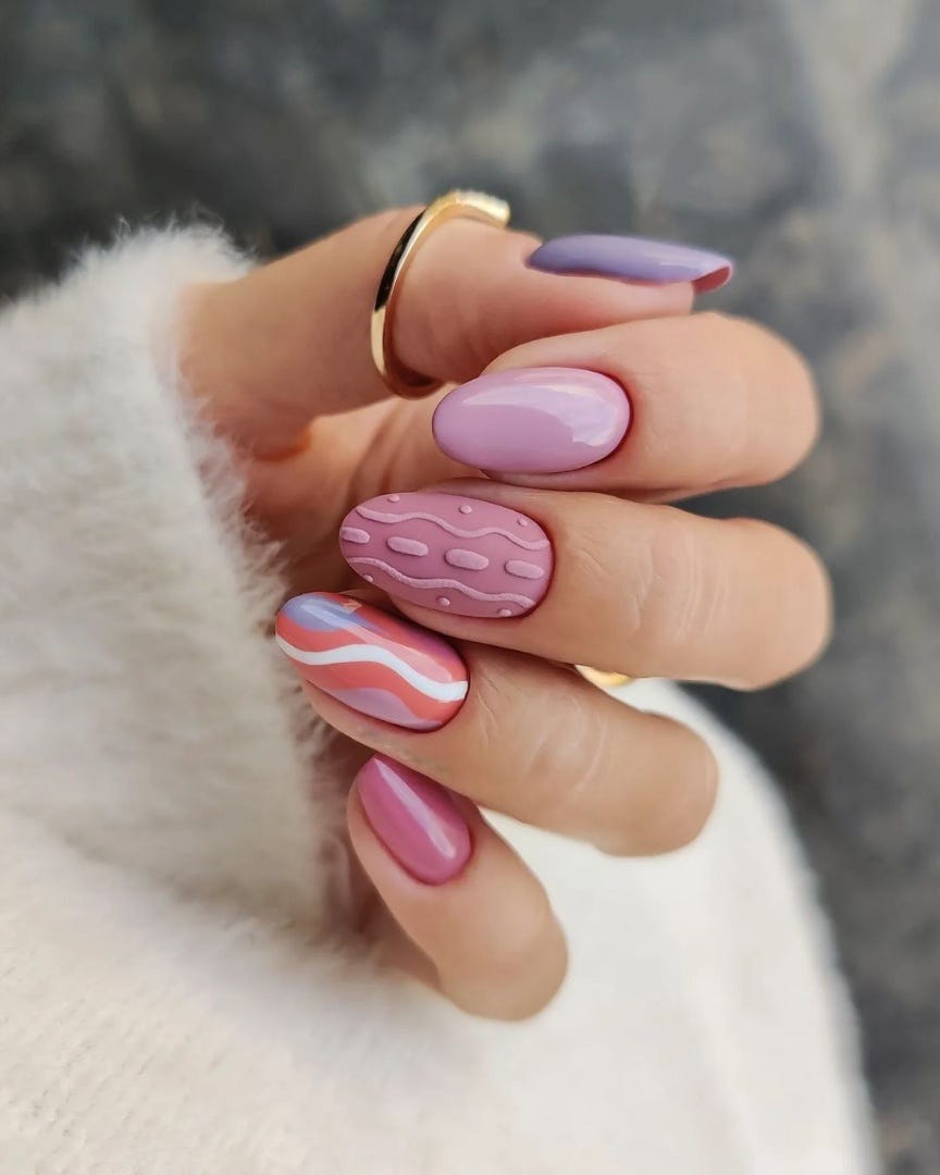 Playful Wavy Lines on Short Oval Nails Playful Wavy Lines on Short Oval Nails — Winter Nail Designs