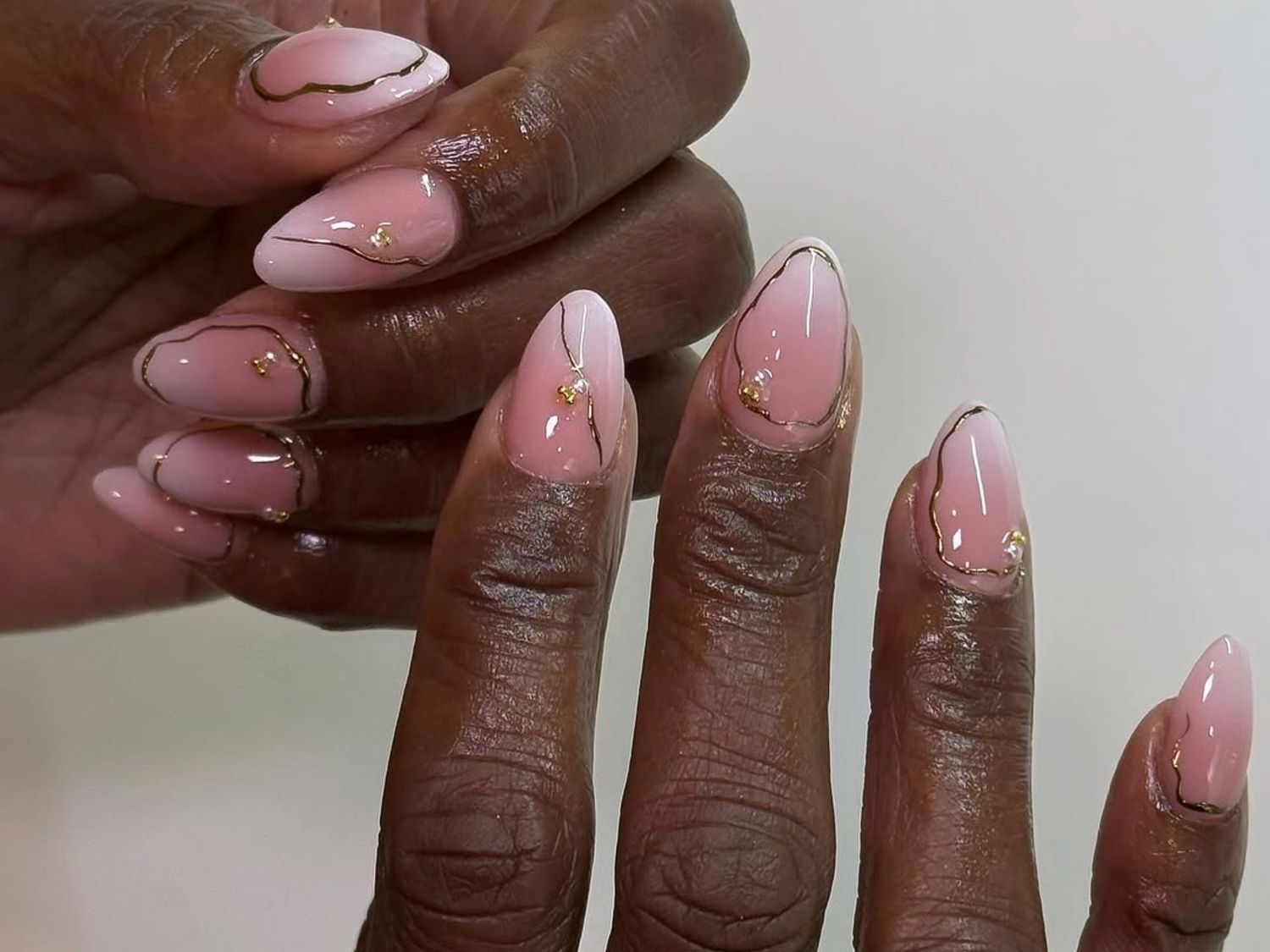 Pink White Gold Line Snowflake Ovals Pink White Gold Line Snowflake Ovals — Winter Ombre Nails
