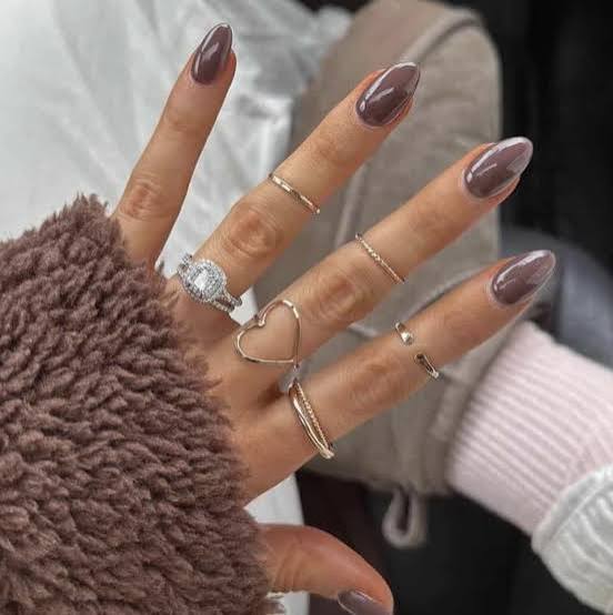 Muted Taupe Glossy Almond Nails Muted Taupe Glossy Almond Nails — Fall to Winter Nails