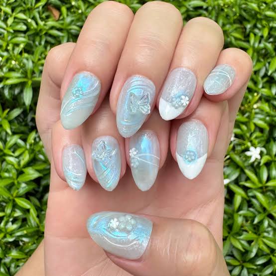 Iridescent Swirls Oval Nails — Winter Wonderland Nails