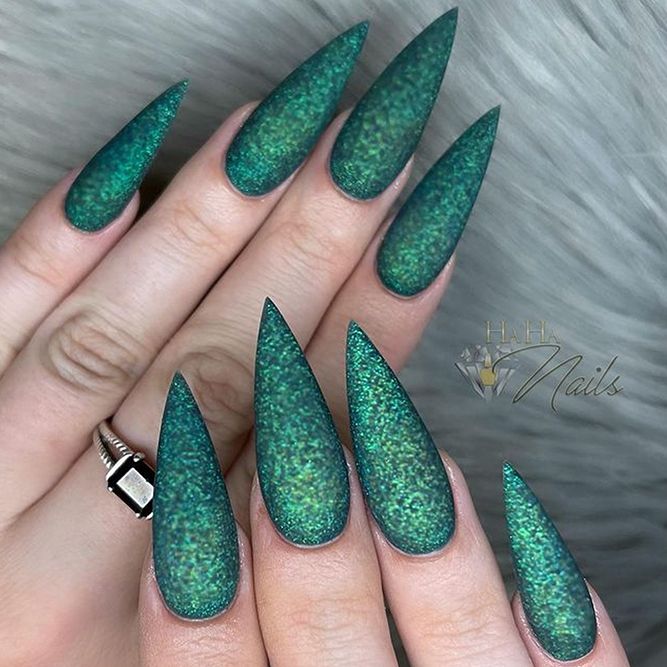 Textured Matte Deep Green Stiletto Nails Textured Matte Deep Green Stiletto Nails — Winter Green Nails