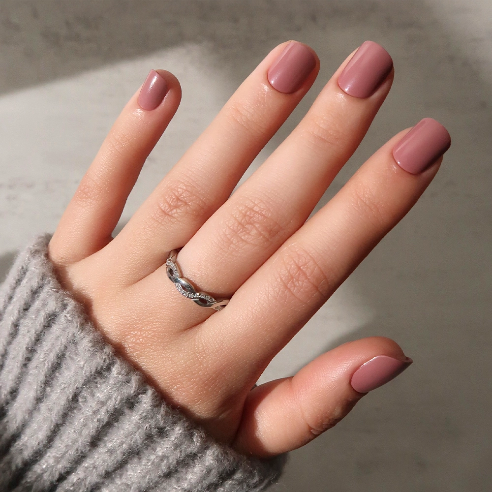 Deep Forest Green with Twig Art Deep Forest Green with Twig Art — Short Winter Square Nails