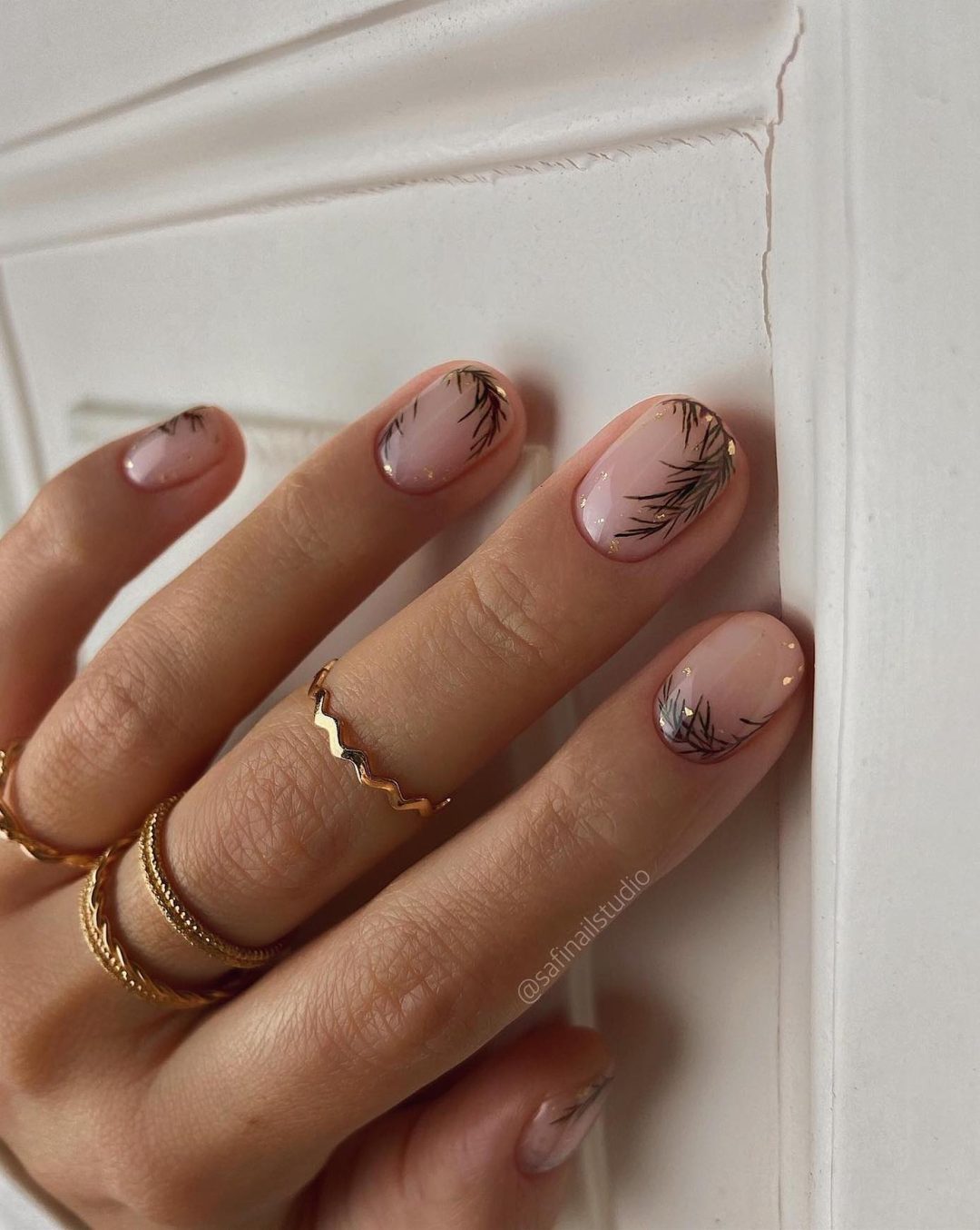 Short Square Mauve-Brown Glitter Accent Short Square Mauve-Brown Glitter Accent — Winter Nude Nails