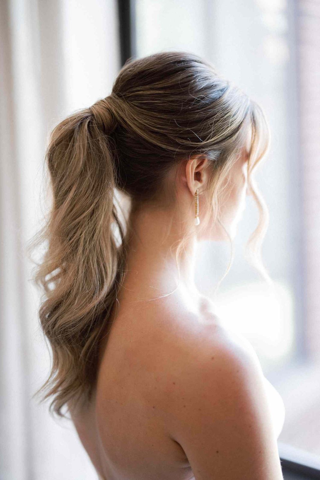 Ash Blonde High Ponytail With Waves Ash Blonde High Ponytail With Waves — Winter Hairstyles for Thin Hair