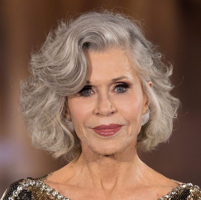 Silver Wavy Bob to Collarbone — Winter Haircuts for Women Over 70