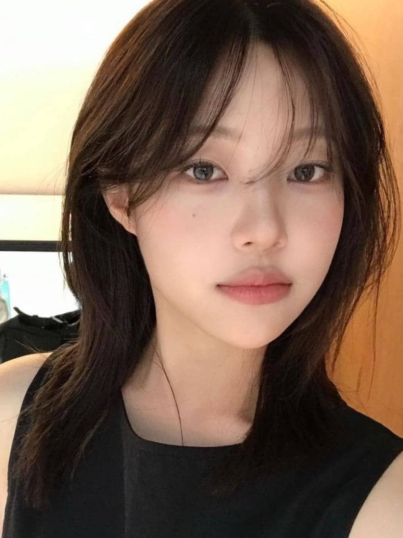 Shoulder Length Shag With Wispy Bangs — Winter Haircuts for Girls