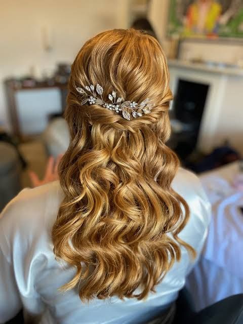 Half-Up Cascading Curls With Accessory Half-Up Cascading Curls With Accessory — Winter Wedding Hairstyles
